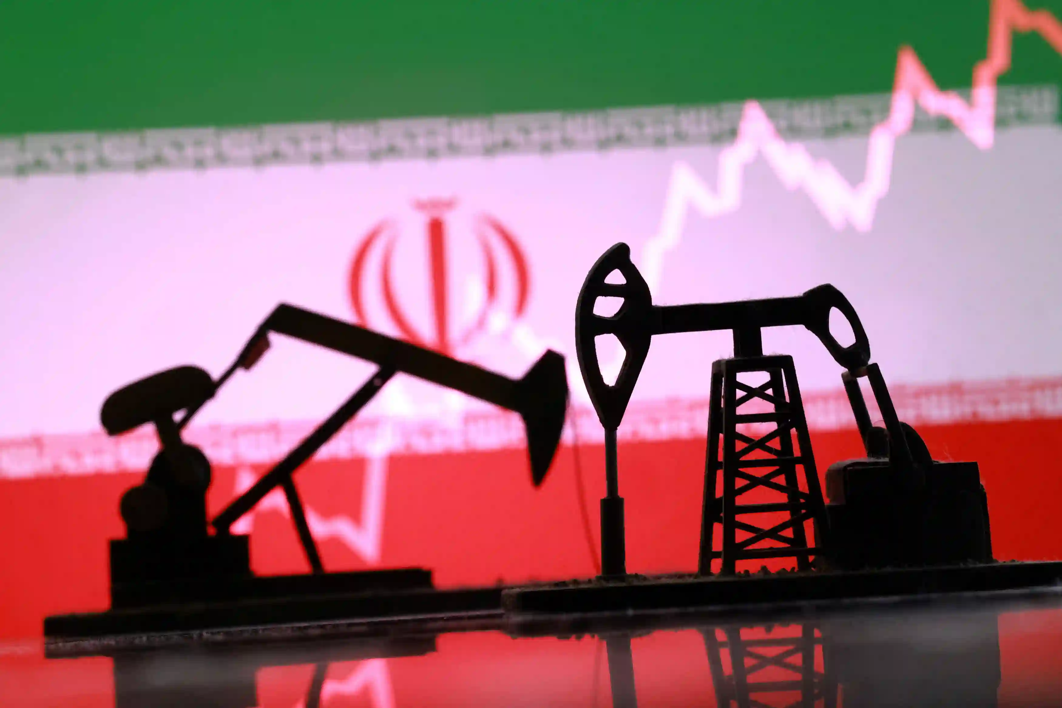 Iran USA latest news today Trump warns Iran of economic consequences